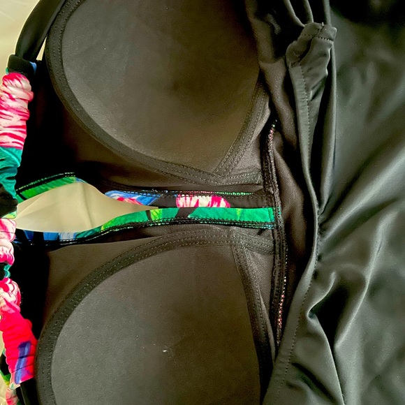 Bal Harbor Woman’s One Piece Swimsuit Size 16 - Picture 4 of 7